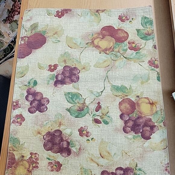 Pacific Rim Grape Plate Embossed Leaves Handpainted + 4 Cloth Placemats - Picture 9 of 9